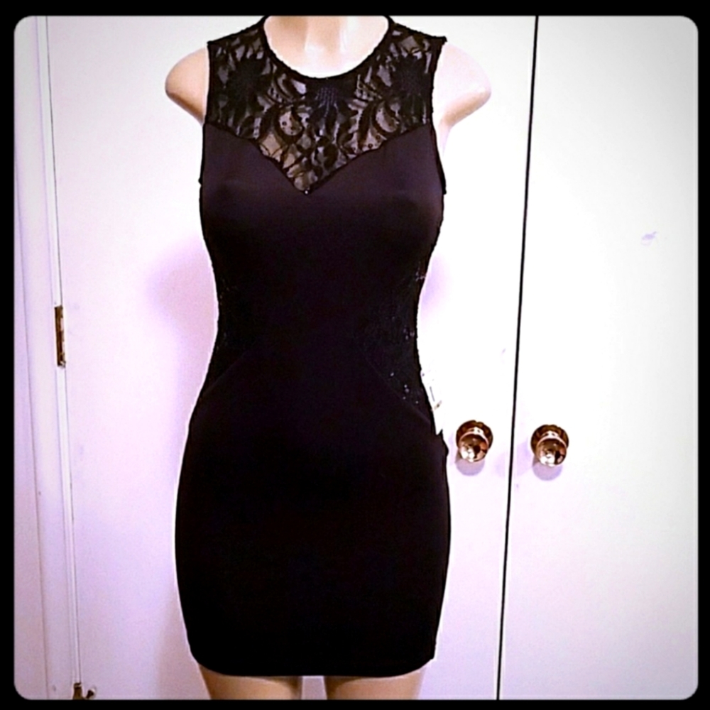 BLACK SLEEVELESS SEQUENCE DRESS